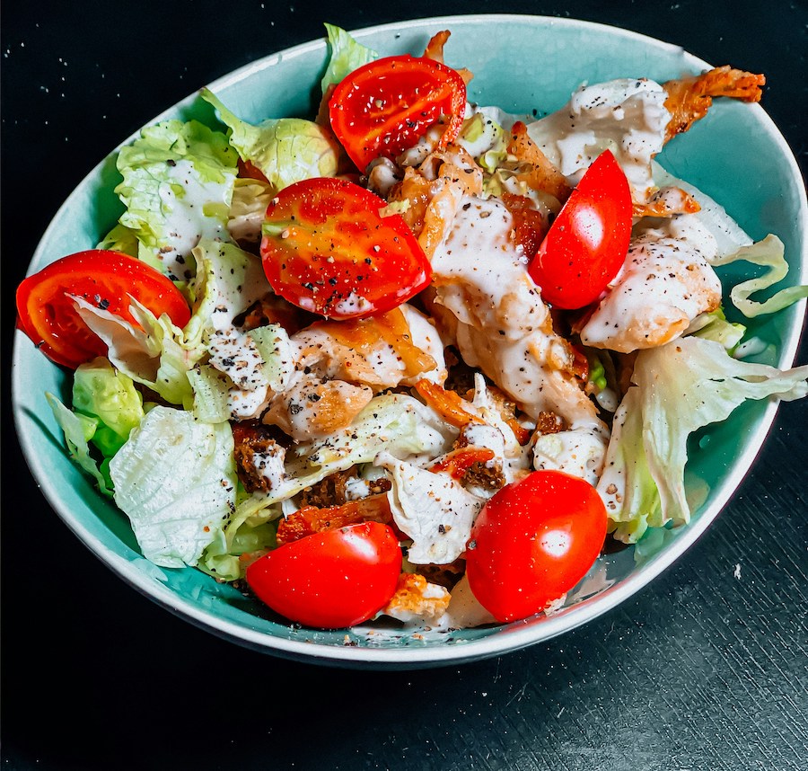 Chicken-Salad-Tomatos-Lettuce