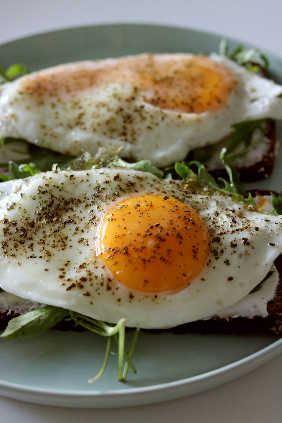 Eggs-rye-toast